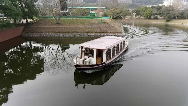 Canal cruise (1)